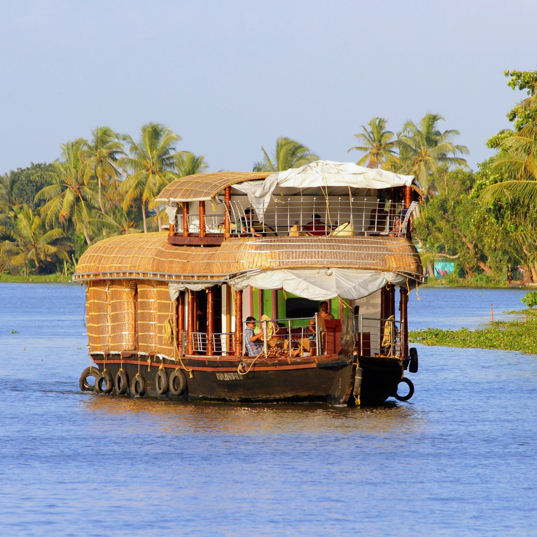 houseboat-kerala-2791119_1920